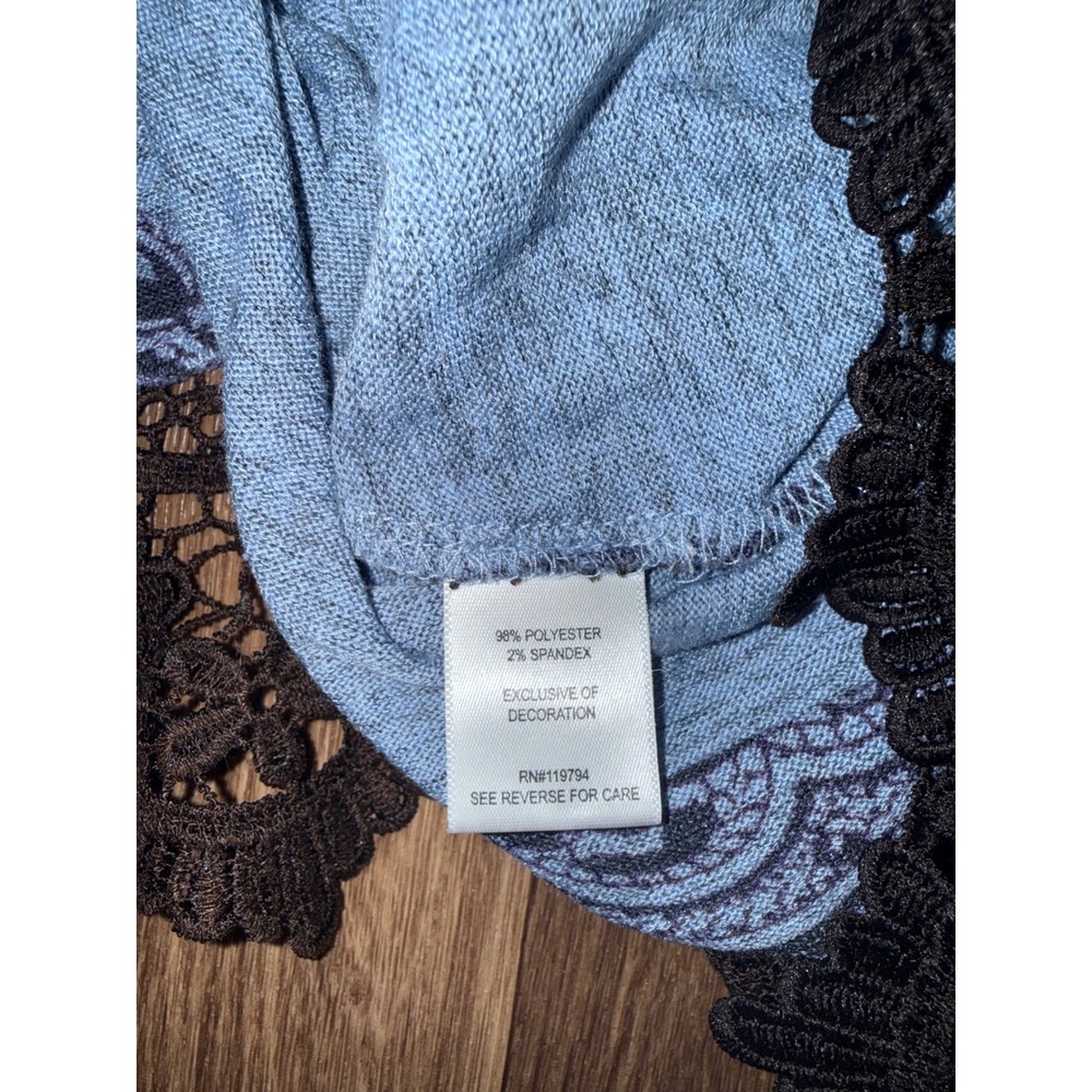 Live and Let Live Blue Paisley Damask Crochet Lace Hem Top Womens Medium STARAC - Picture 2 of 7
